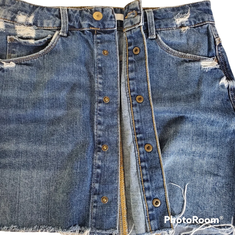 Zara denim jean mini skirt raw hem distressed button‎ down size small